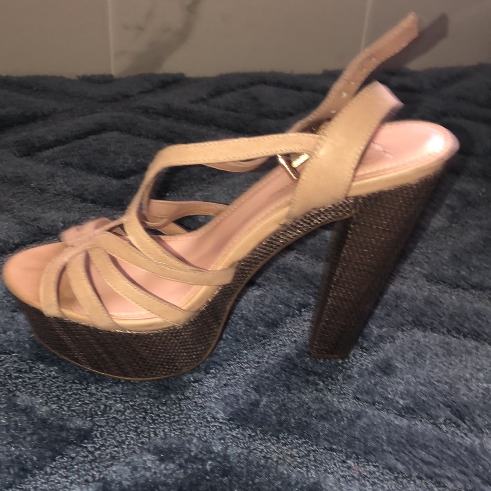 Jessica Simpson platform